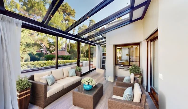 Exceptional attic duplex with panoramic terraces and private park. (2)
