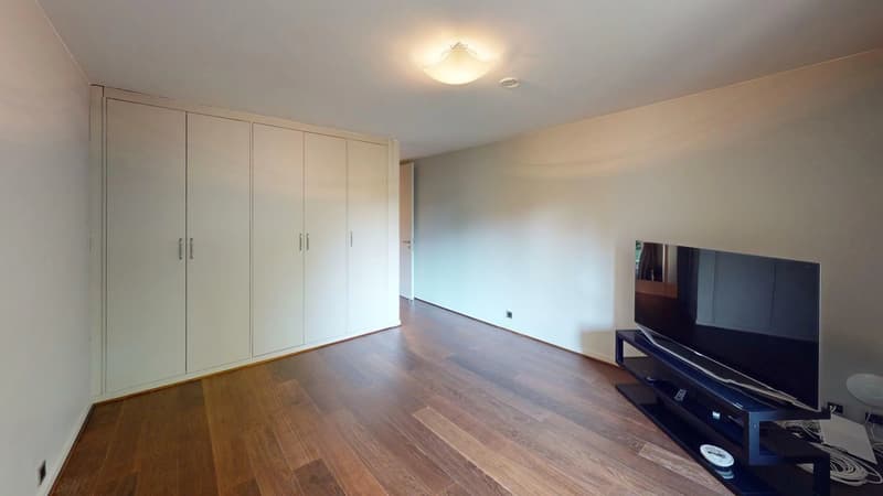 Exceptional attic duplex with panoramic terraces and private park. (13)