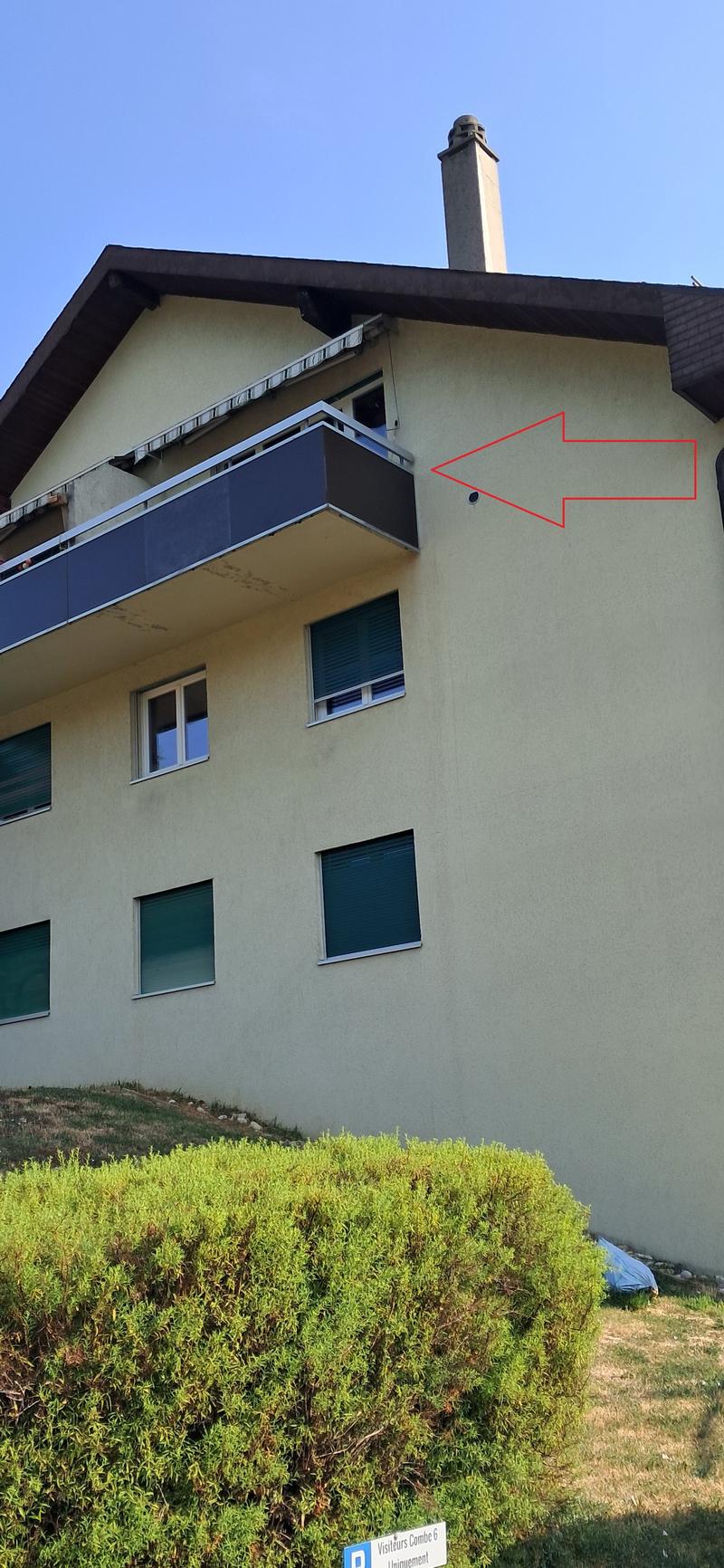 Affascinante appartamento mansardato di 2.5 locali a Tolochenaz (2)