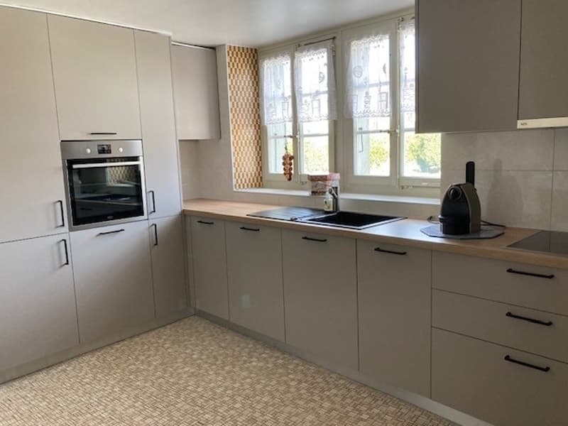 Ampio appartamento di 6.5 locali ristrutturato, charme di villaggio a Yens, vicino a Morges (9)
