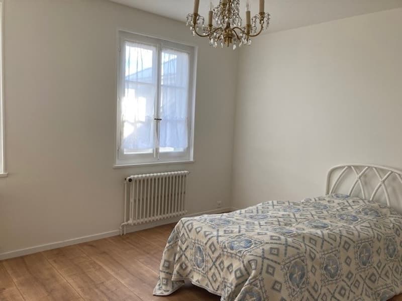Ampio appartamento di 6.5 locali ristrutturato, charme di villaggio a Yens, vicino a Morges (20)