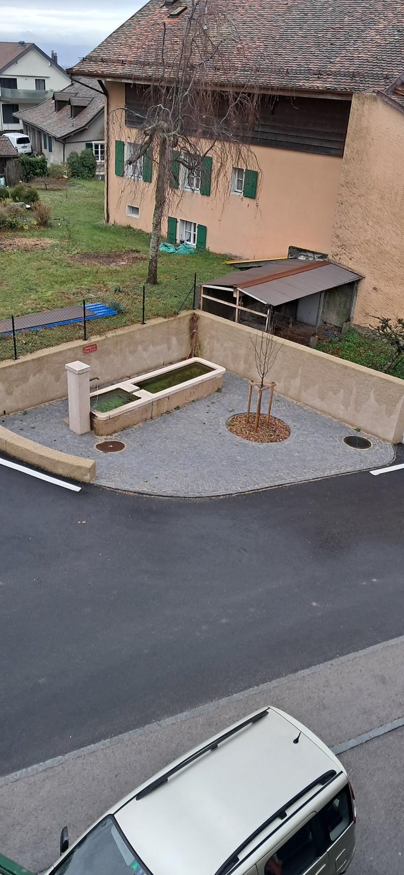 Ampio appartamento di 6.5 locali ristrutturato, charme di villaggio a Yens, vicino a Morges (1)