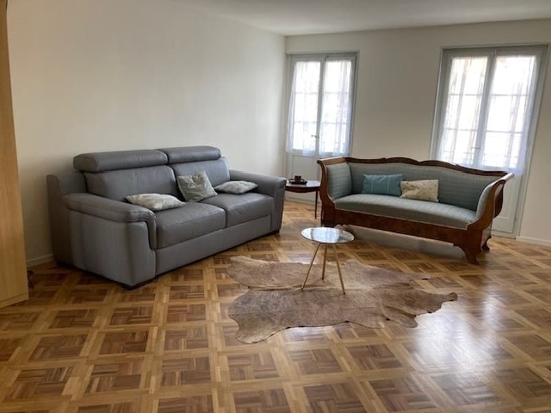 Ampio appartamento di 6.5 locali ristrutturato, charme di villaggio a Yens, vicino a Morges (4)