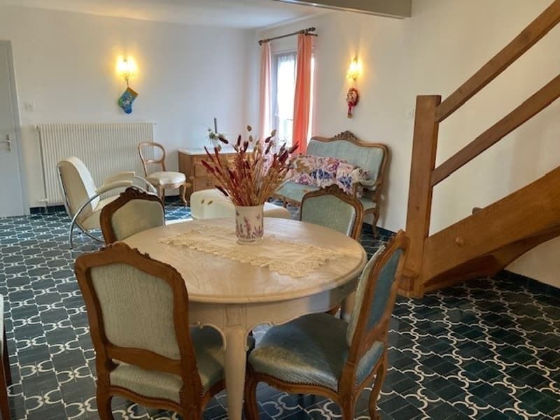 Ampio appartamento di 6.5 locali ristrutturato, charme di villaggio a Yens, vicino a Morges (2)