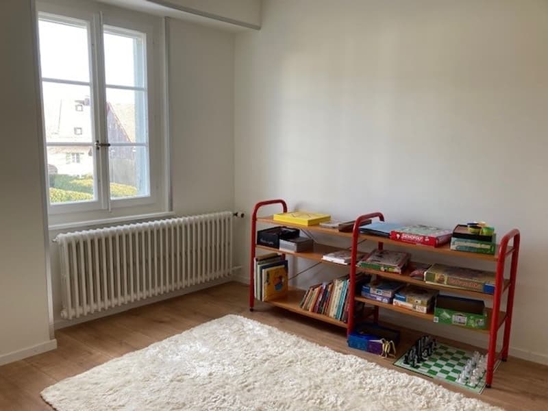 Ampio appartamento di 6.5 locali ristrutturato, charme di villaggio a Yens, vicino a Morges (15)