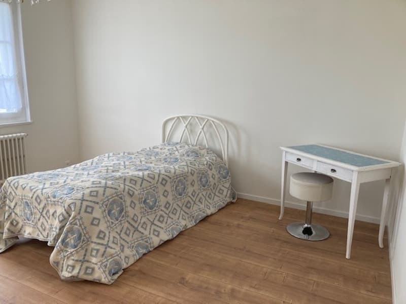 Ampio appartamento di 6.5 locali ristrutturato, charme di villaggio a Yens, vicino a Morges (19)