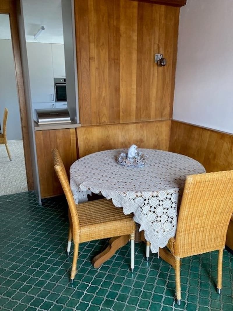 Ampio appartamento di 6.5 locali ristrutturato, charme di villaggio a Yens, vicino a Morges (11)