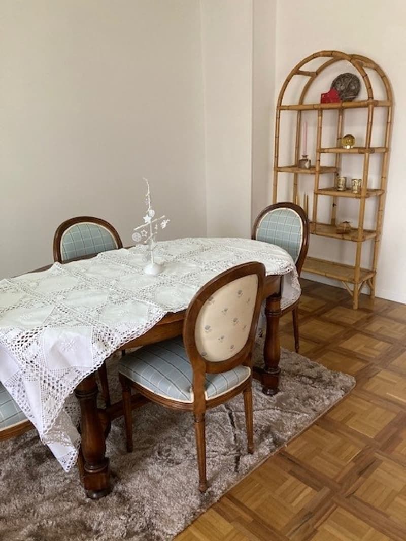 Ampio appartamento di 6.5 locali ristrutturato, charme di villaggio a Yens, vicino a Morges (6)