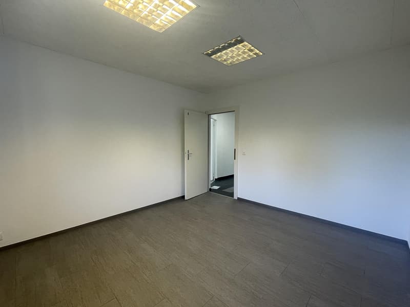 In Affitto ? Ufficio / Locale Professionale a Bogis-Bossey (3)