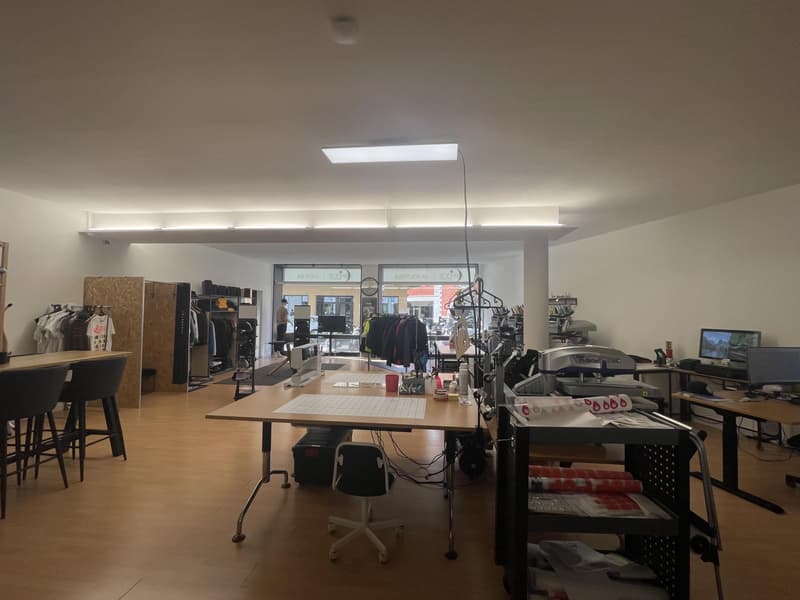 Arcata Commerciale di 140 m2 nel Cuore di Nyon (3)