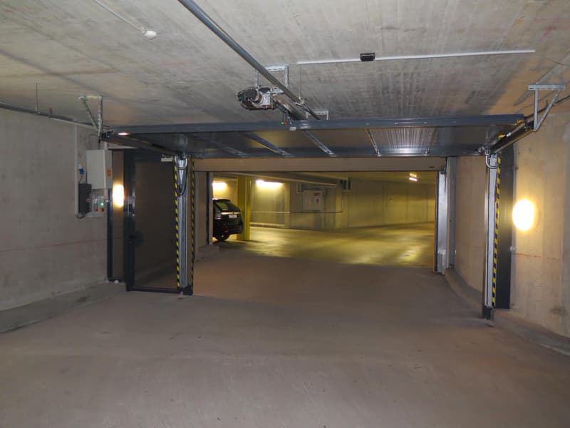 Posto auto interno nel cuore di Nyon (6)