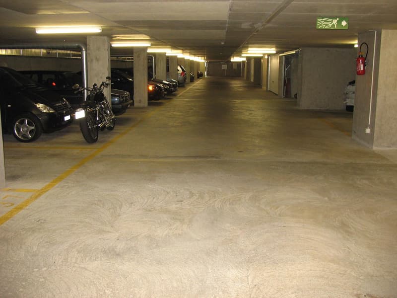 Parkplatz in Innenhof - Terrasses des Foulis Viertel (2)