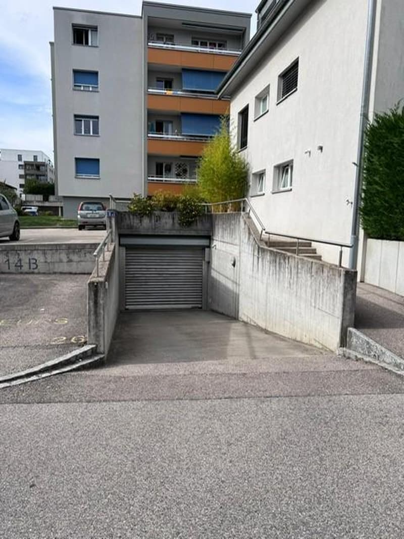 ZWEI UNTERIRDISCHE PARKPLÄTZE N2 und 11 - GLAND (1)
