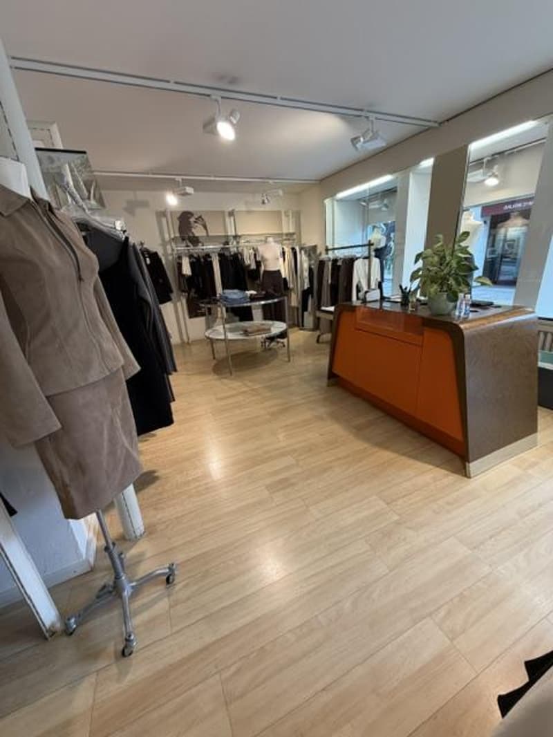 ARCADE-MAGASIN D'ANGLE - 80 M2 - NYON CENTRE/ZONE PIETONNE (6)