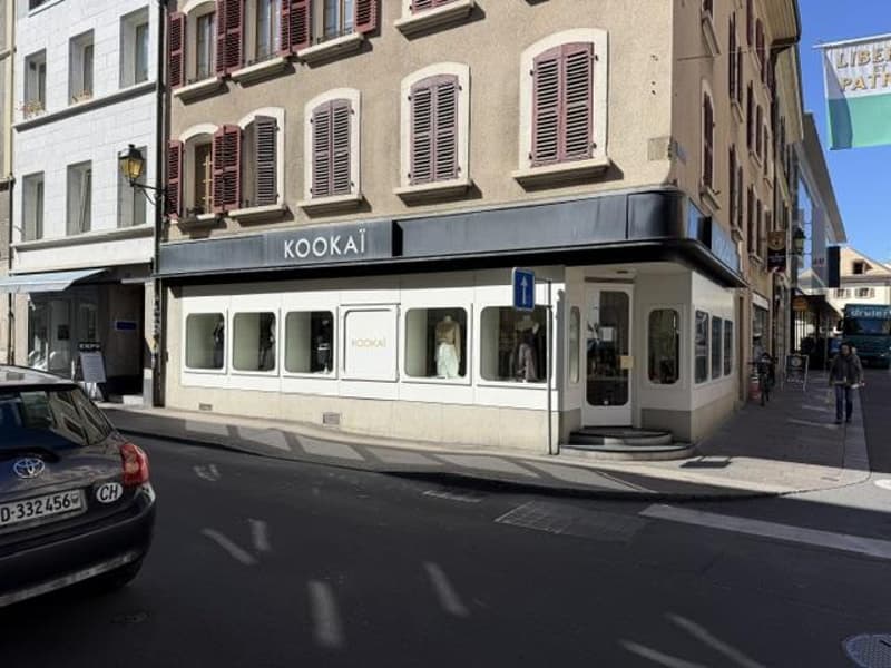 ARCADE-MAGASIN D'ANGLE - 80 M2 - NYON CENTRE/ZONE PIETONNE (3)