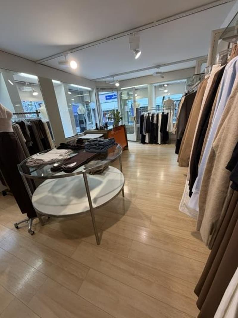 ARCADE-MAGASIN D'ANGLE - 80 M2 - NYON CENTRE/ZONE PIETONNE (7)