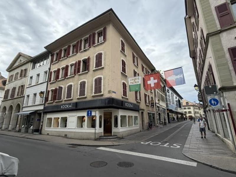 ARCADE-MAGASIN D'ANGLE - 80 M2 - NYON CENTRE/ZONE PIETONNE (2)