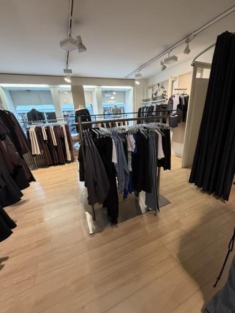 ARCADE-MAGASIN D'ANGLE - 80 M2 - NYON CENTRE/ZONE PIETONNE (9)