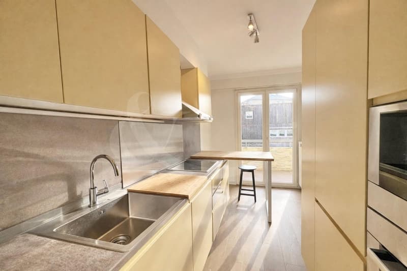Beautiful crossing 4-room apartment ? Bright, calm and ideally located in Saint Jean (3)
