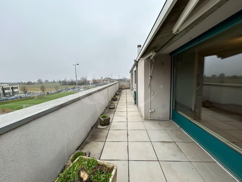 Exclusive attic occupying the entire floor with large terrace in the heart of Perly (12)