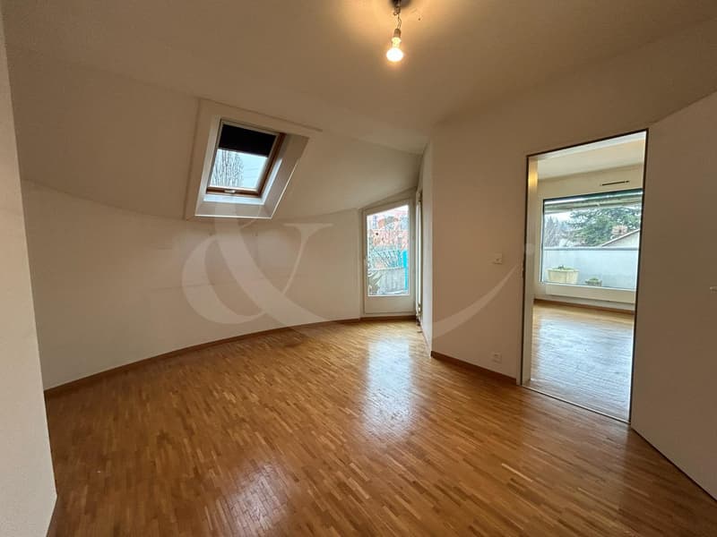 Exclusive attic occupying the entire floor with large terrace in the heart of Perly (6)