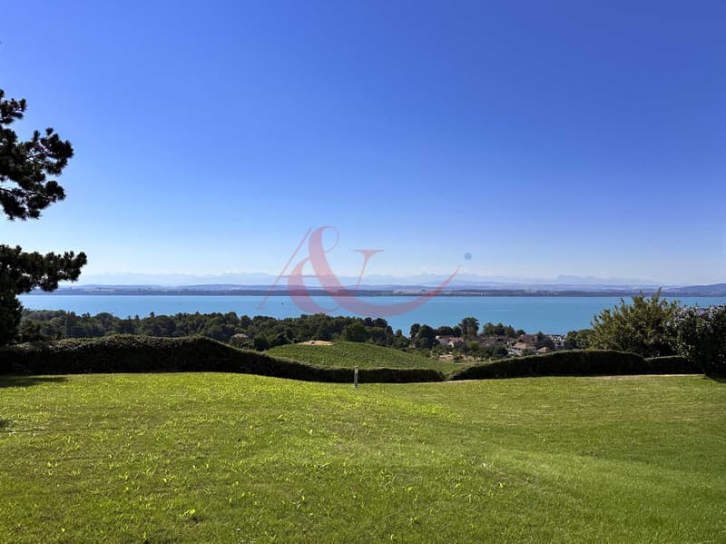 Villa d'eccezione con piscina interna e vista mozzafiato (2)