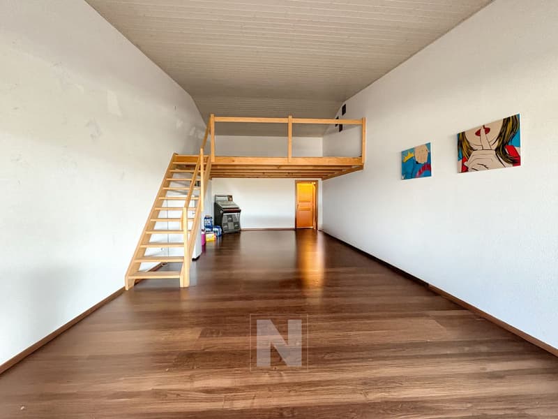Mixed Property - 150m2 Apartment and Large Warehouse (8)