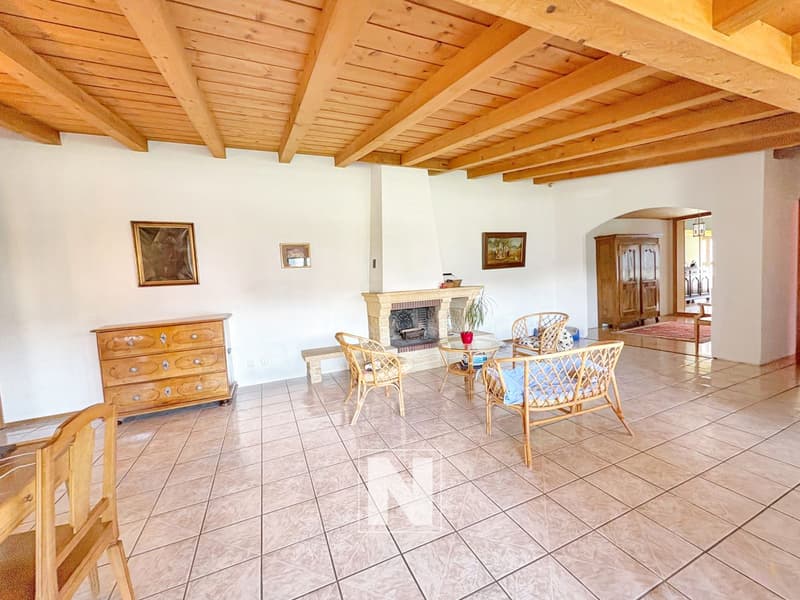 Mixed Property - 150m2 Apartment and Large Warehouse (3)