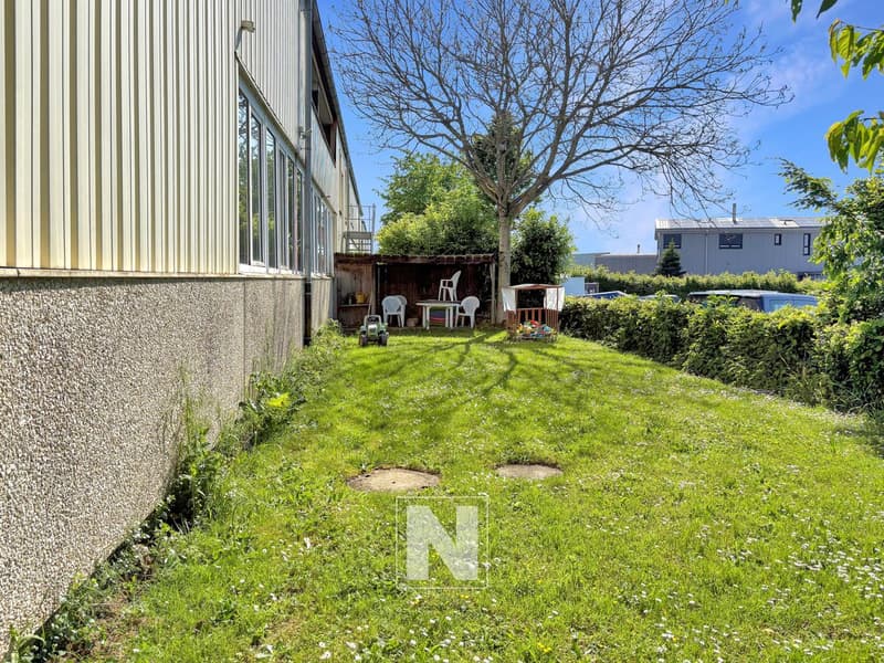 Mixed Property - 150m2 Apartment and Large Warehouse (12)