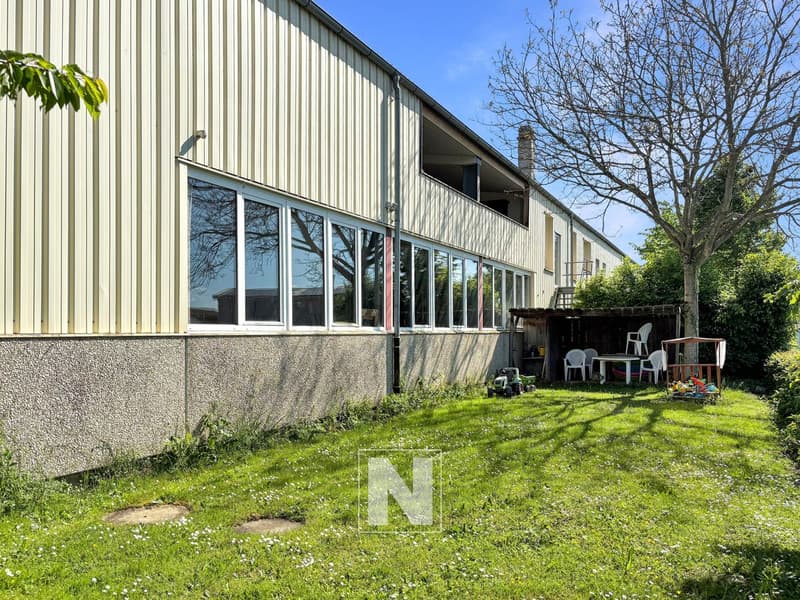 Mixed Property - 150m2 Apartment and Large Warehouse (13)
