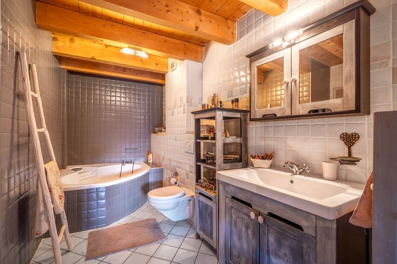 Casa di circa 180 m2 con 2 appartamenti a Valeyres-sous-Ursins (12)