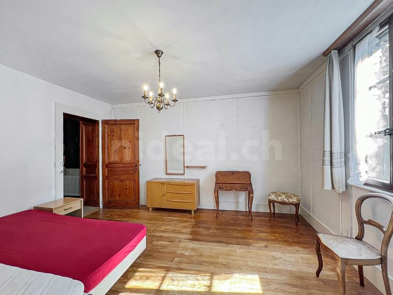 Bursins, altes Haus mit 8 Zimmern auf ca. 254 m2 Wohnfläche (8)