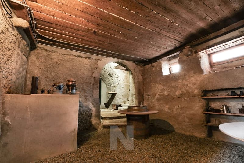 Begnins - Village house with 5.5 rooms and 163m2 living space with expansion potential (11)