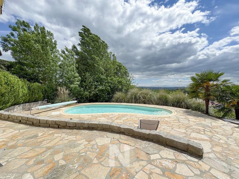 Maison individuelle de 6,5 pièces, d'environ 170m2 avec piscine (1)