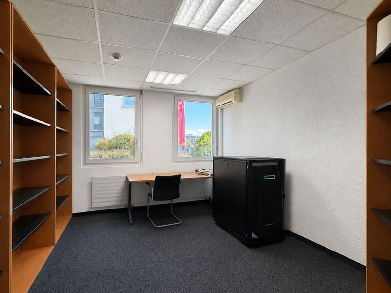 Local commercial à vendre à Crissier - 7,5 pièces de 179m2 avec un dépôts et des places de parking ! (8)