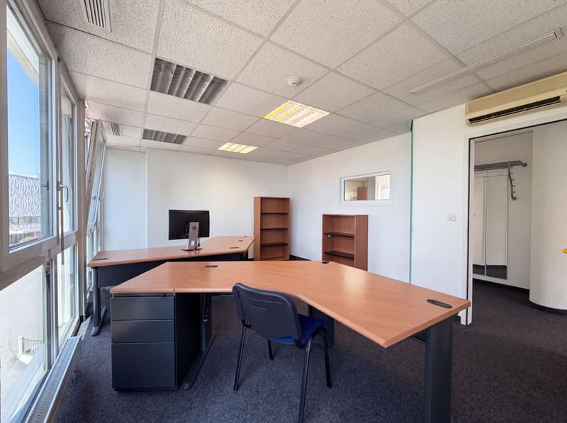 Local commercial à vendre à Crissier - 7,5 pièces de 179m2 avec un dépôts et des places de parking ! (7)