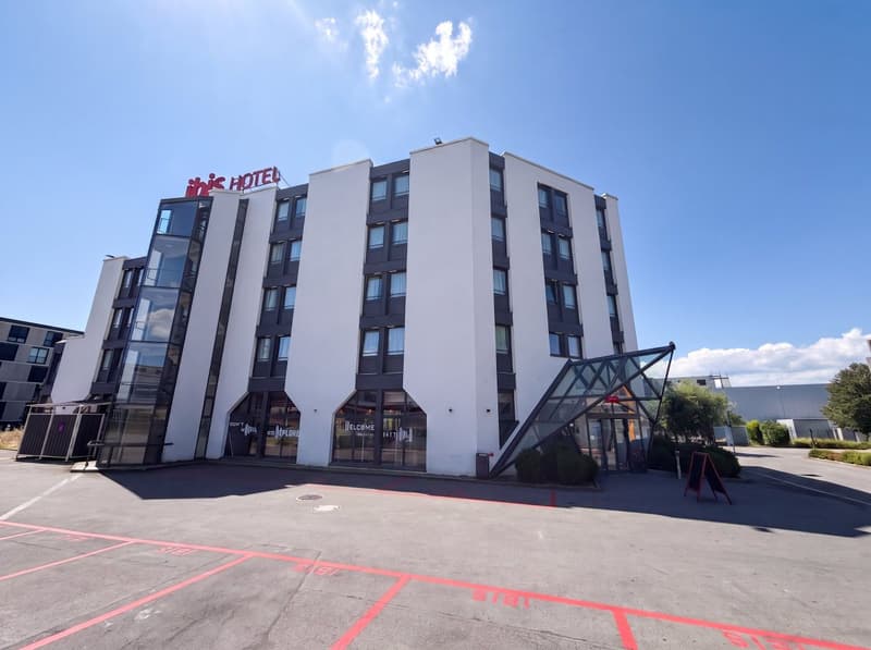 Local commercial à vendre à Crissier - 7,5 pièces de 179m2 avec un dépôts et des places de parking ! (2)