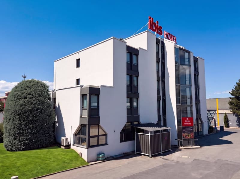 Local commercial à vendre à Crissier - 7,5 pièces de 179m2 avec un dépôts et des places de parking ! (1)