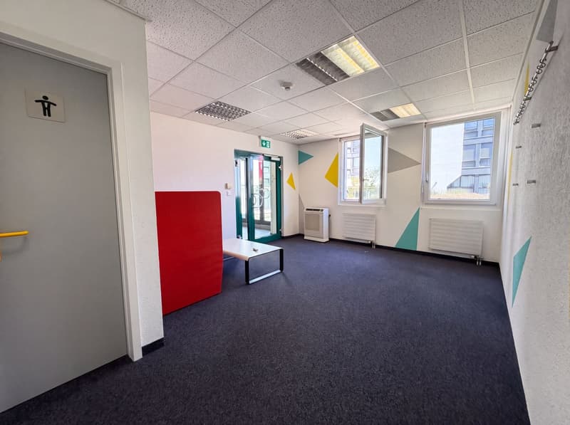 Local commercial à vendre à Crissier - 7,5 pièces de 179m2 avec un dépôts et des places de parking ! (3)