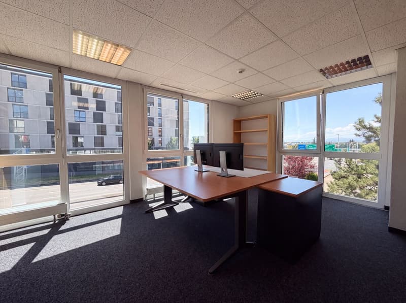 Local commercial à vendre à Crissier - 7,5 pièces de 179m2 avec un dépôts et des places de parking ! (4)