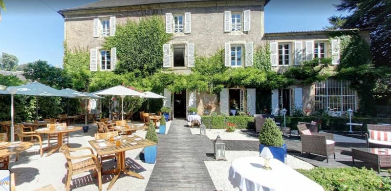 Proprietà con 20 locali a Montignac (2)
