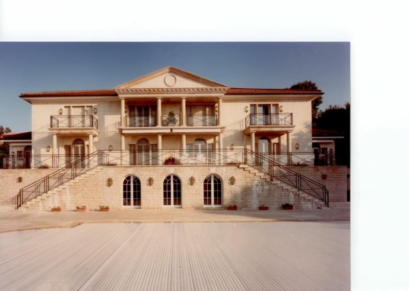 Individual villa with 18 rooms in Cologny (1)