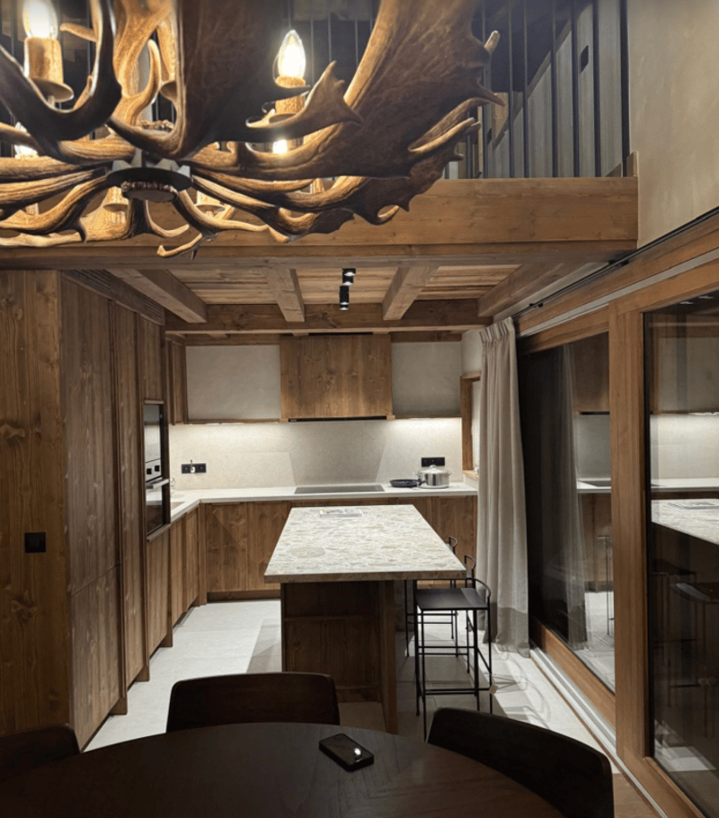 Contemporary Alpine Chalet with Private Wellness Area in Megève (2)