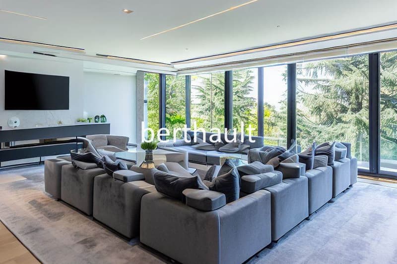 U-shaped sofa with coffee table, TV, floor to ceiling windows