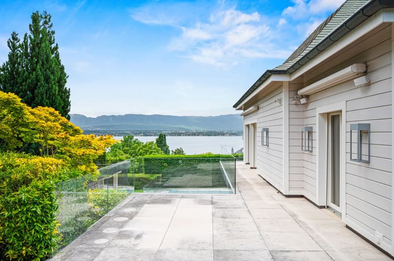 ANIÈRES - Prachtvolle Villa mit Panoramablick auf den See (25)