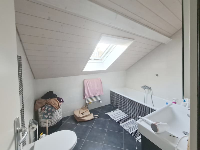 Appartement attique de 3.5 pièces situé au centre-ville (8)