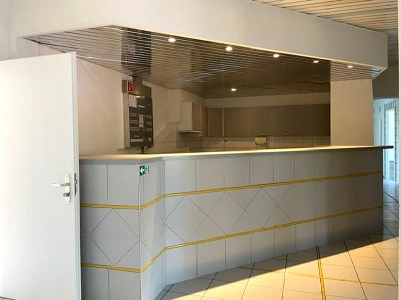 Espaces de formation, locaux commerciaux, bureaux (5)