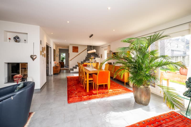 Charming individual villa with beautifully landscaped garden (6)