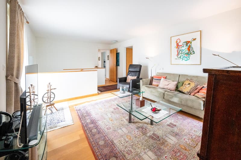 Charming individual villa with beautifully landscaped garden (9)