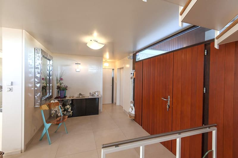 Property with magnificent views of the lake, the Alps and Mont Blanc (6)